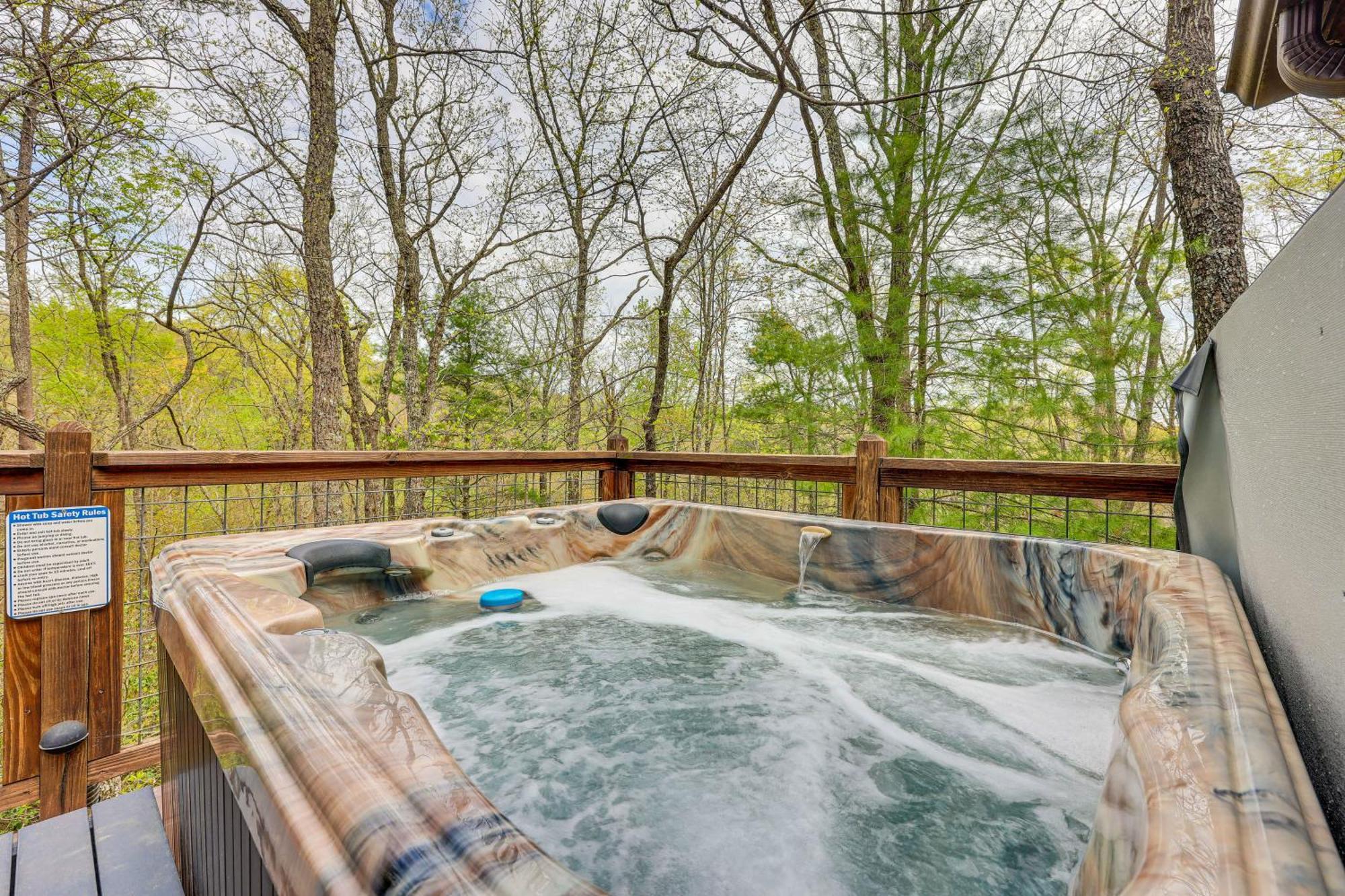 Cozy Cabin In Private Location With Hot Tub And Grill! Blue Ridge Eksteriør billede